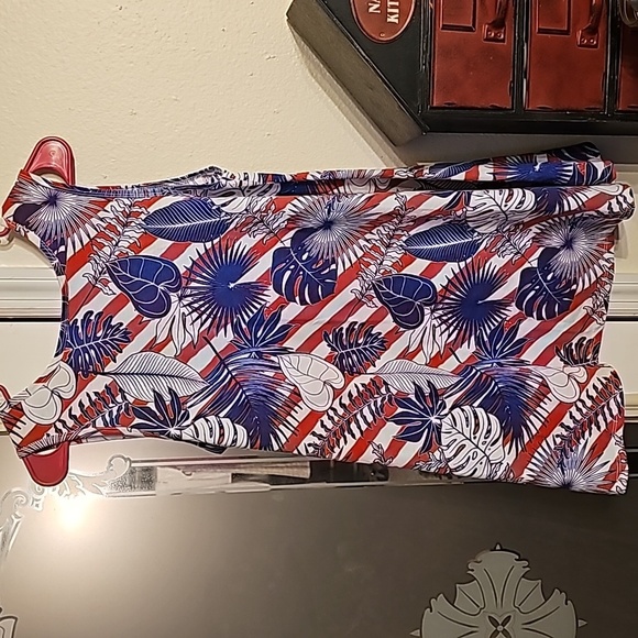 COPY - Ladies LulaRoe tunic - Picture 4 of 4